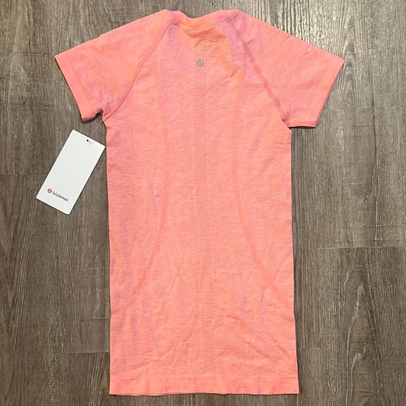 Lululemon swiftly tech short sleeve 2.0 - Picture 6 of 8